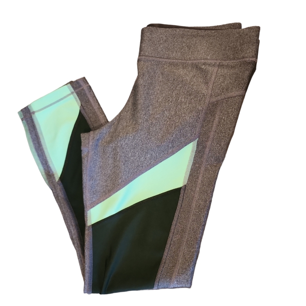 Women's Under Armour heat gear leggings